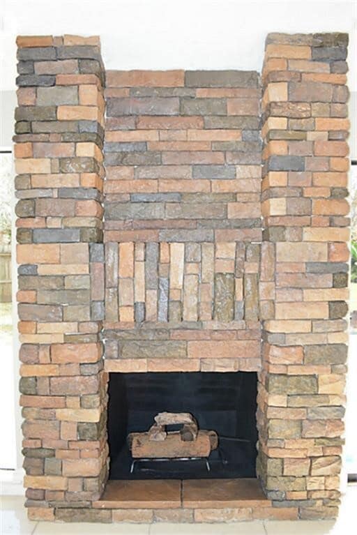 Building Photo - 2127 Manor Green Dr