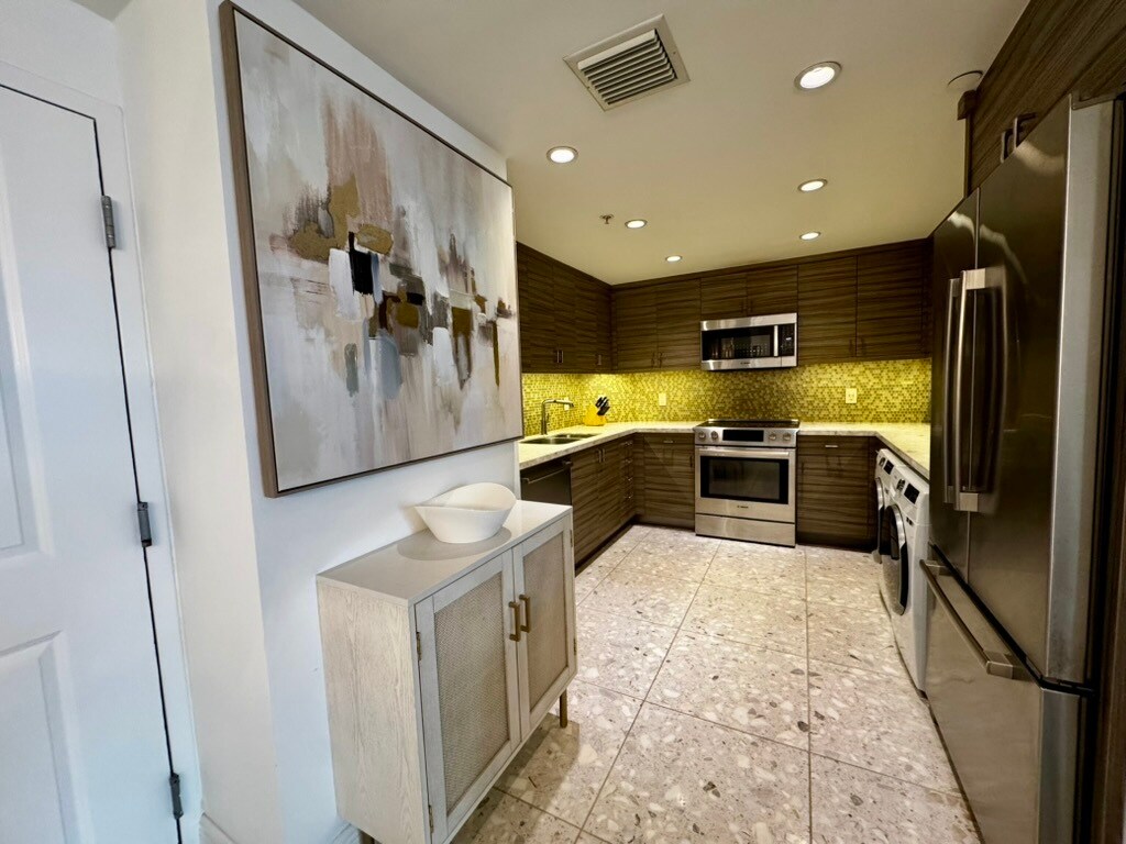 Kitchen - 1250 S Miami Ave