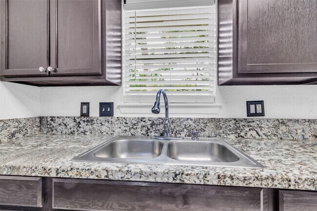 Building Photo - 12110 Panay Dr