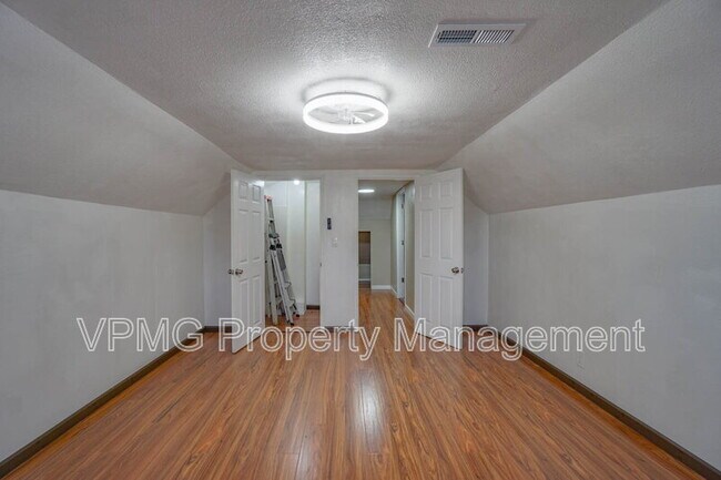 Building Photo - 2901 Fruit Valley Rd