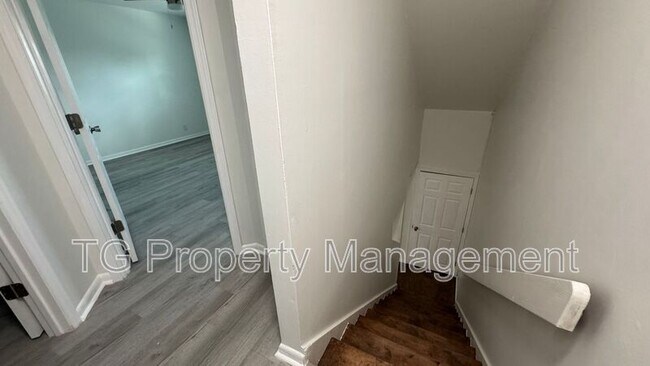 Building Photo - 8342 Century Point Dr N