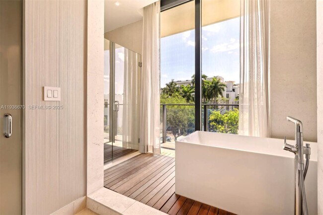 Building Photo - 3581 E Glencoe St