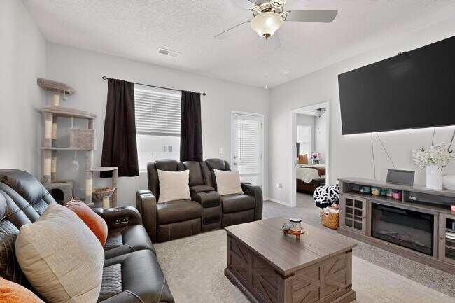 Building Photo - 10650 Valedon Ln SW