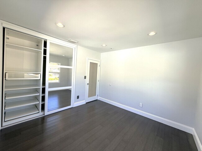 Building Photo - 9354 Glory Ave