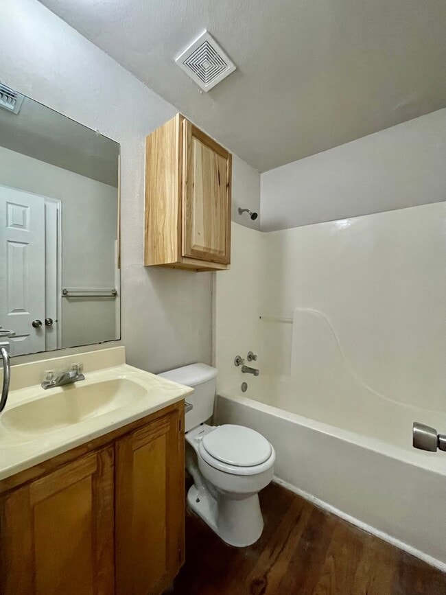 Building Photo - 1013-1015-1015 Advance St