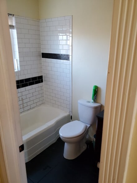 bathroom - 3333 N Harrison St