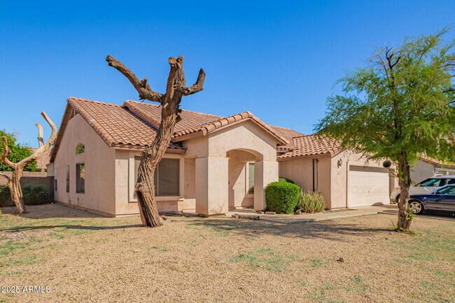 Building Photo - 8572 W Palo Verde Ave