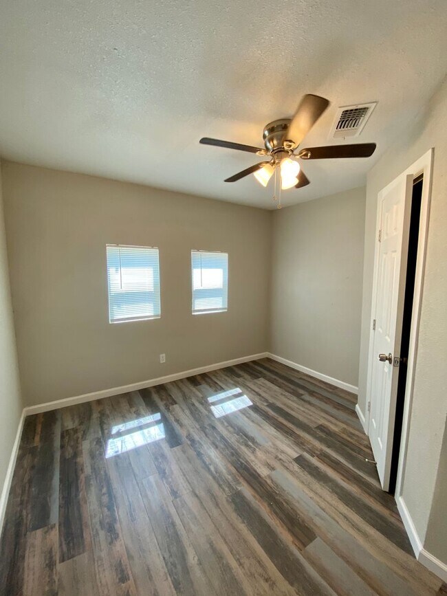 Building Photo - 3 Bed 2 Bath near Texas Tech Now Available!