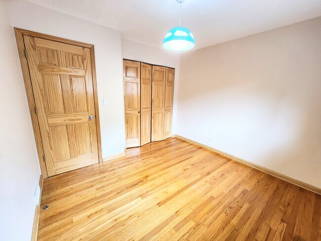 Building Photo - 711 E Main St