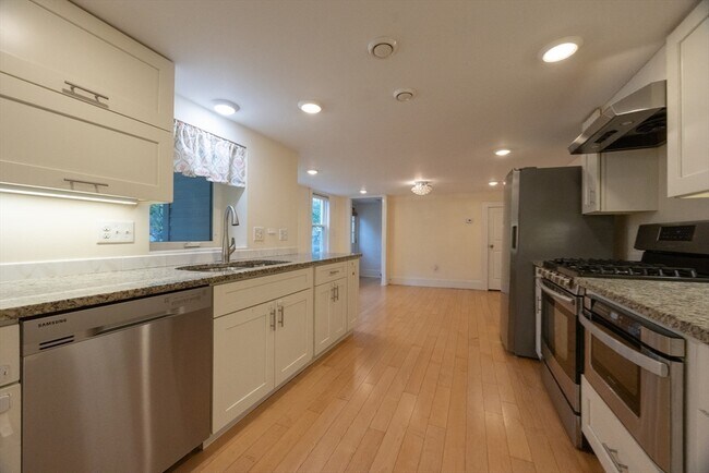 Building Photo - 18 Beacon Pl