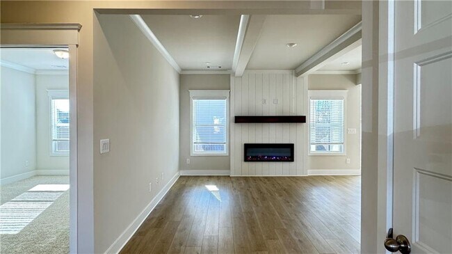 Building Photo - 5401 Bancroft Ln