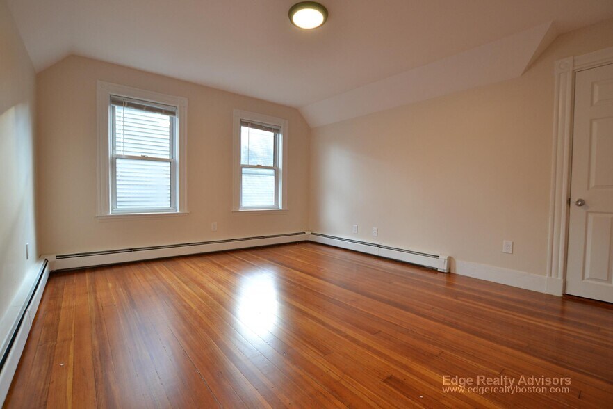 Building Photo - 12 Chester St