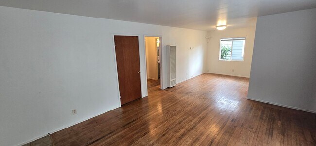 Building Photo - 778 Litchfield Ave