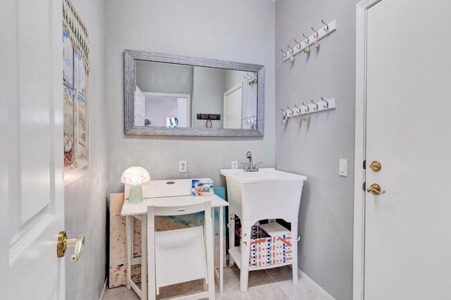 Building Photo - 38635 Orangecrest Rd