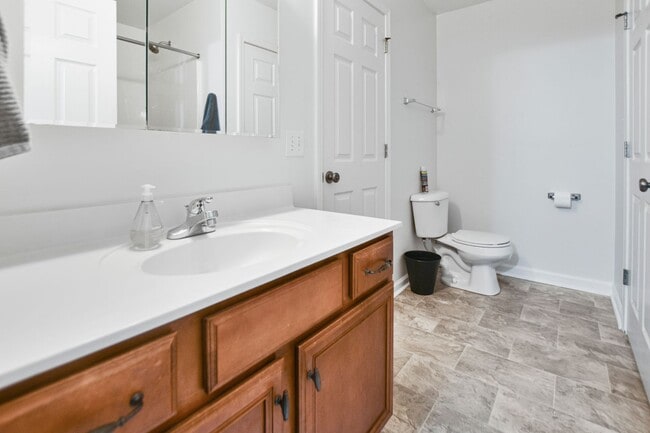 Building Photo - Pet Friendly Three Bedroom!