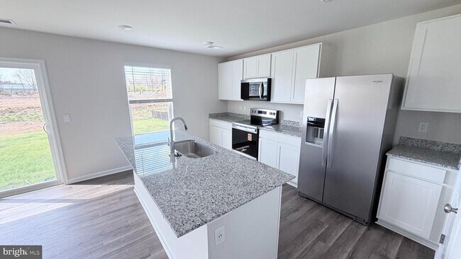 Building Photo - 107 Dinges St