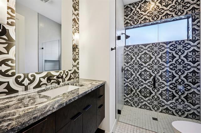 Building Photo - 8635 San Leandro Dr