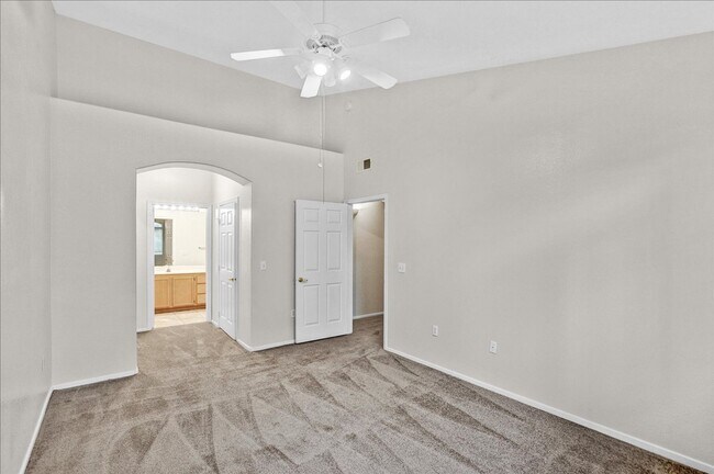 Building Photo - Pacific Legends 2 Bed Condo Near Pool