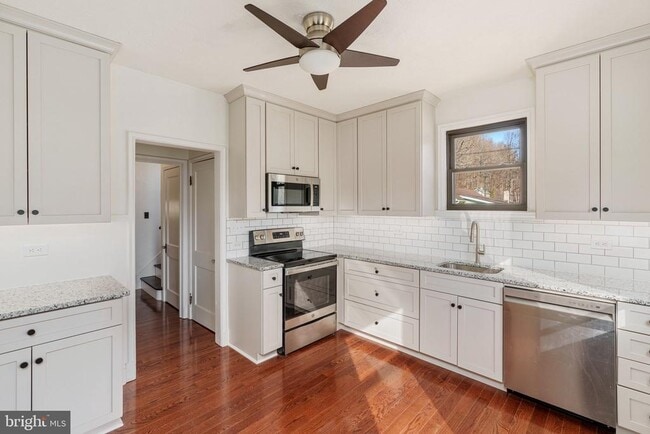 Building Photo - 20 Easton Rd