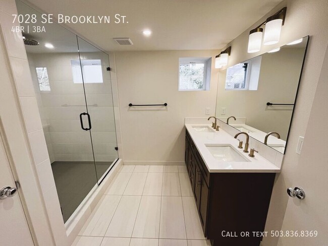 Building Photo - Stunning Newly Renovated 4-Bedroom Home fo...