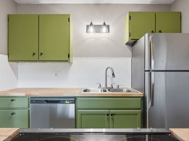 Building Photo - 336 NE Skipanon Dr