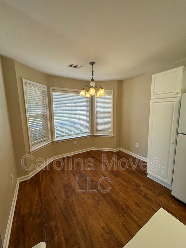 Building Photo - 500 Cliffview Ct