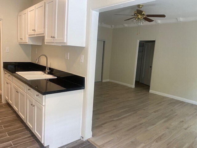 Building Photo - 152 S Sycamore Ave