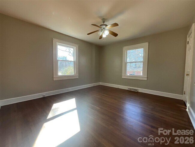 Building Photo - 611 Hoover Dr