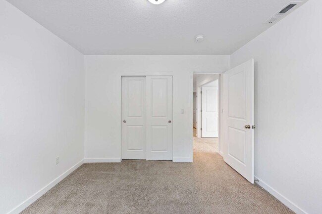 Building Photo - Large Recent Construction Home with Bonus Room!