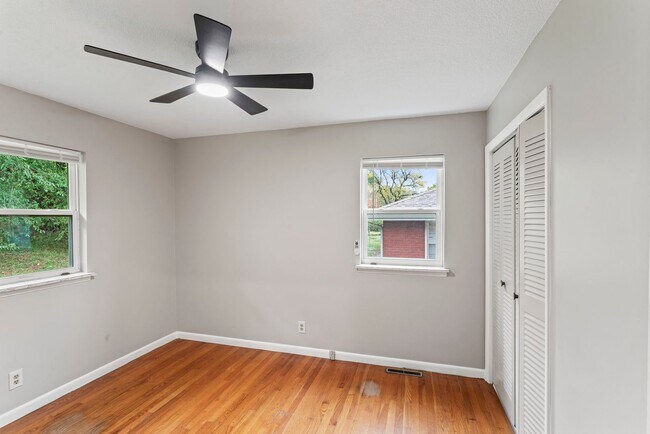 Building Photo - Modern Comfort in Independence, MO – 3-Bedroom Duplex! $1295.00