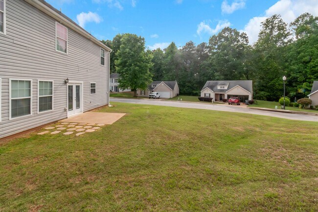 Building Photo - 4 Bedroom 3 bath Gorgeous Home