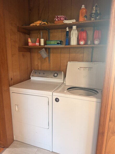 Building Photo - 682 Tower Hill Rd