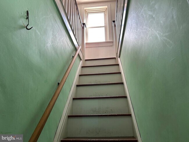 Building Photo - 1049 Genesee St