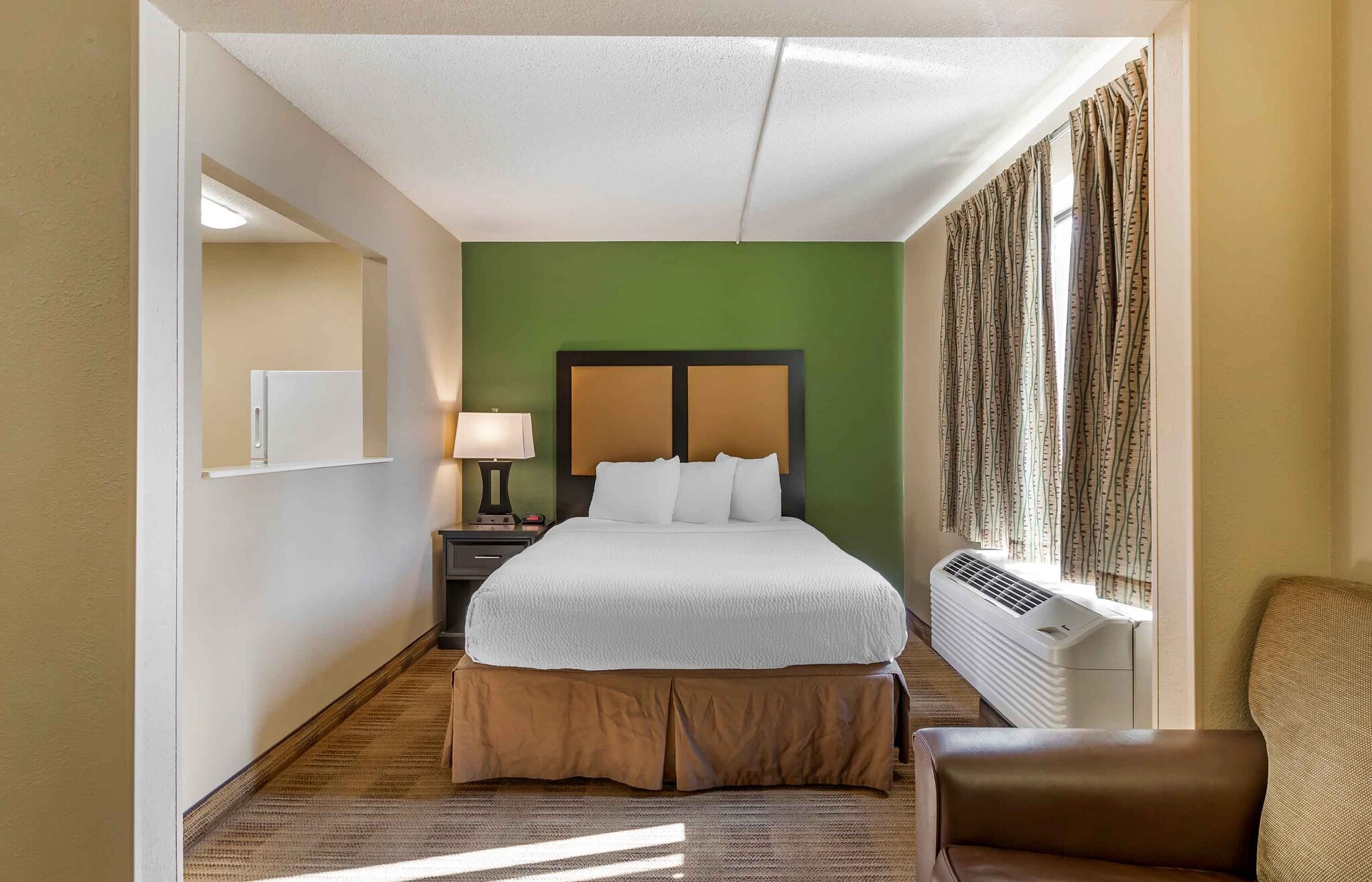 Building Photo - Furnished Studio-Des Moines - West Des Moines
