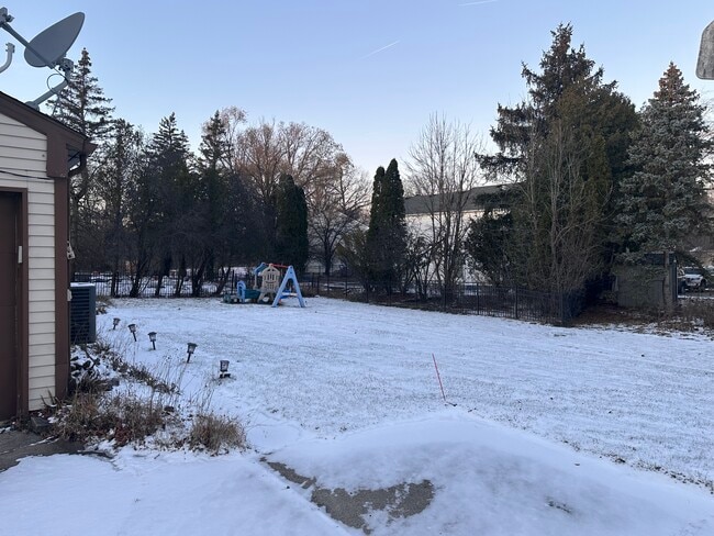 Building Photo - 5226 Cedarhurst Dr