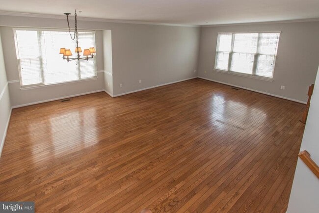 Building Photo - 117 Longpoint Way