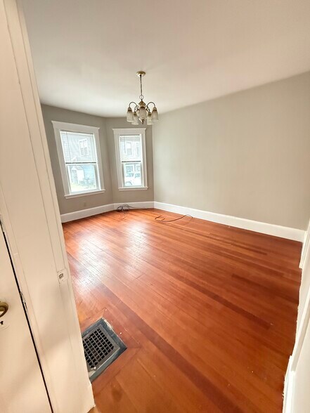 Building Photo - 49 Saint Margaret St
