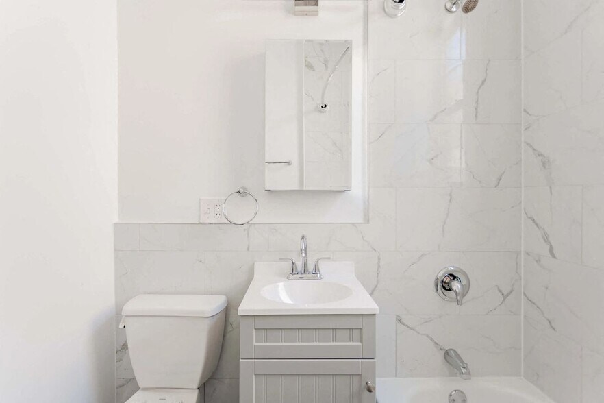 Building Photo - 6143 S Dorchester Ave