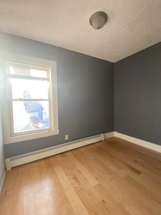 2nd floor Office/Bedroom with hardwood floor. - 16 Eames St