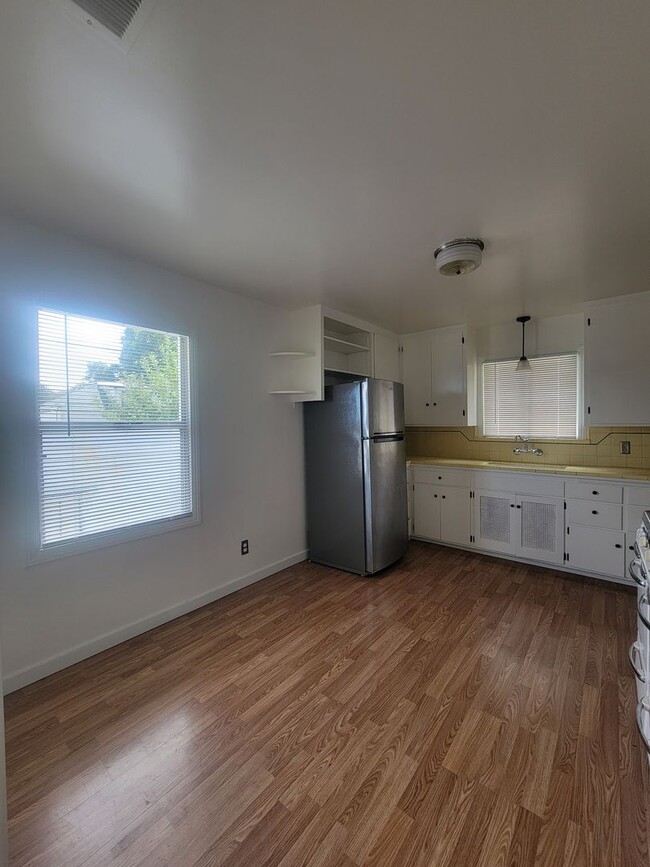 Building Photo - Charming and full of character, this vinta...