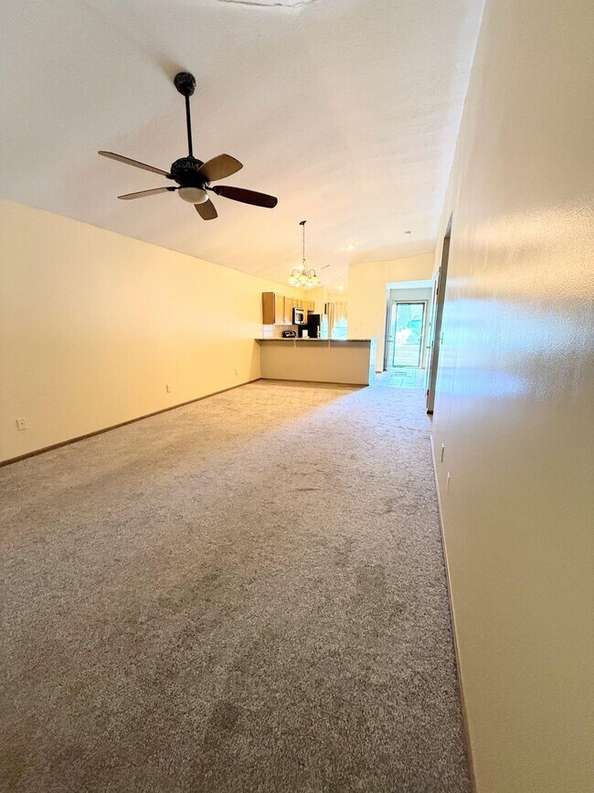 Building Photo - 1229 Rivercrest Dr S