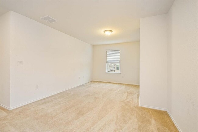 Building Photo - 907 Solitude Dr