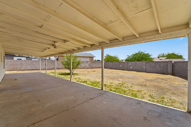 Building Photo - Discover this beautifully renovated 3-bedroom, 2-bath home in Mesa, AZ!