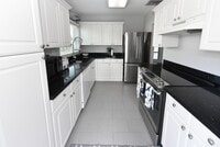 Building Photo - 340 Russlyn Dr