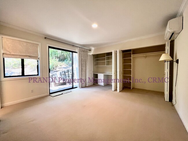 Building Photo - Split Level Condo Just Steps from Downtown