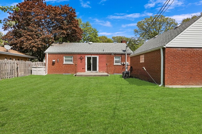 Building Photo - 8918 Parkside Ave