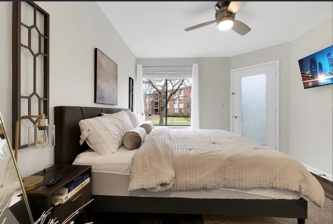 Building Photo - 379 Sandhurst Cir