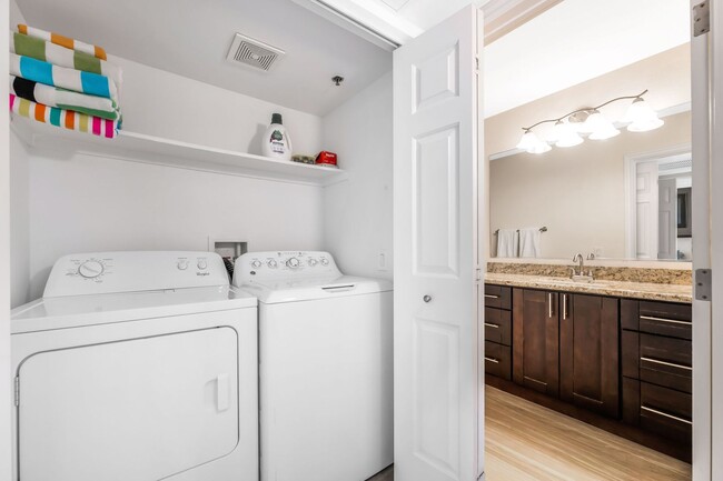 Building Photo - Modern Resort-Style Living in a Beautifully Renovated Gated Community Retreat!