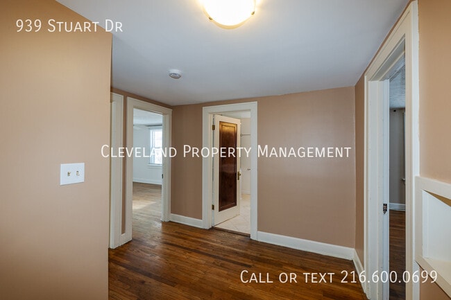 Building Photo - 939 Stuart Dr