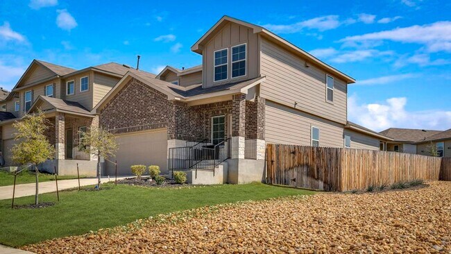 Building Photo - APPLEWOOD UNIT 1